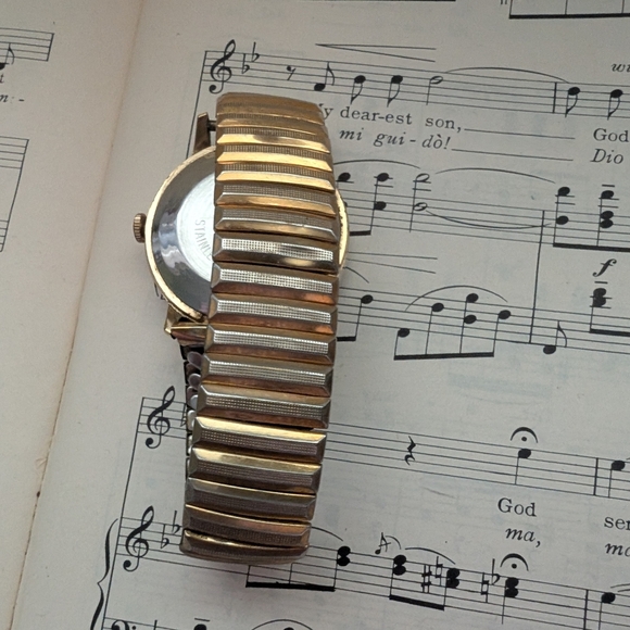 Timex Gold and Silver Watch - Picture 9 of 12